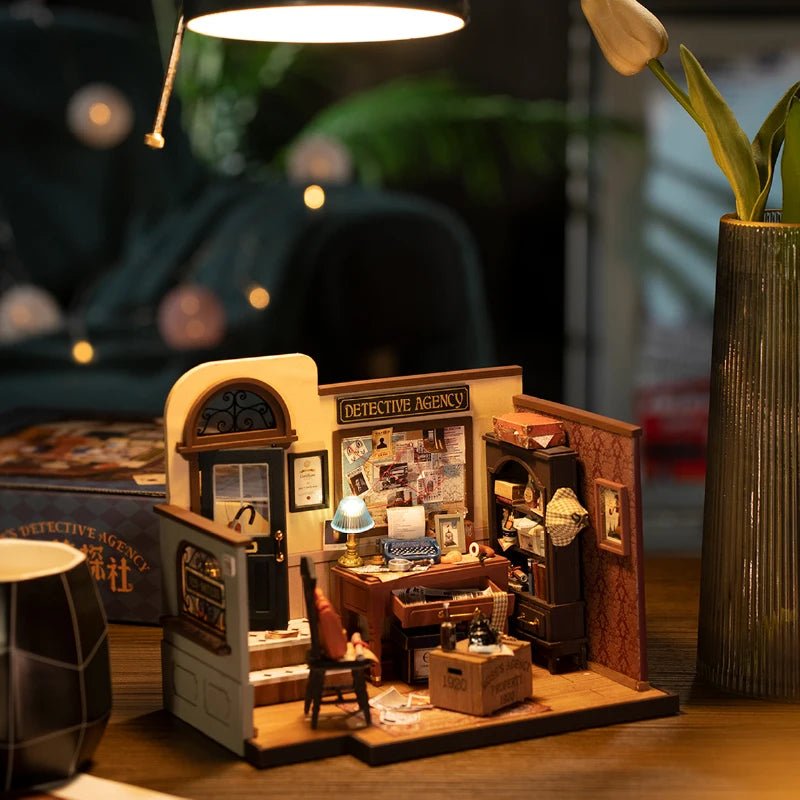 DollHouse: Kiki's Magic Emporium, Alice's Tea Store, Mose's Detective Agency, DIY KIT