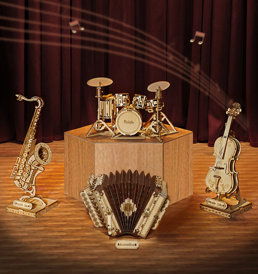 3D-puidust pusled: Saksofon, Trummikomplekt, Akordion, Tšello. 